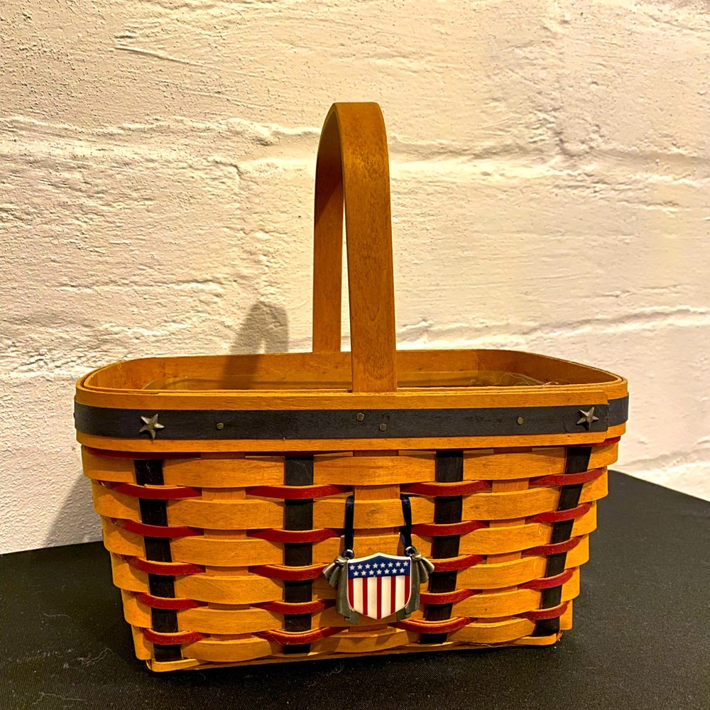 Longaberger Basket 2005 Handle, Stars, Red and Blue With Liner, Tie-on 8x10x6”
